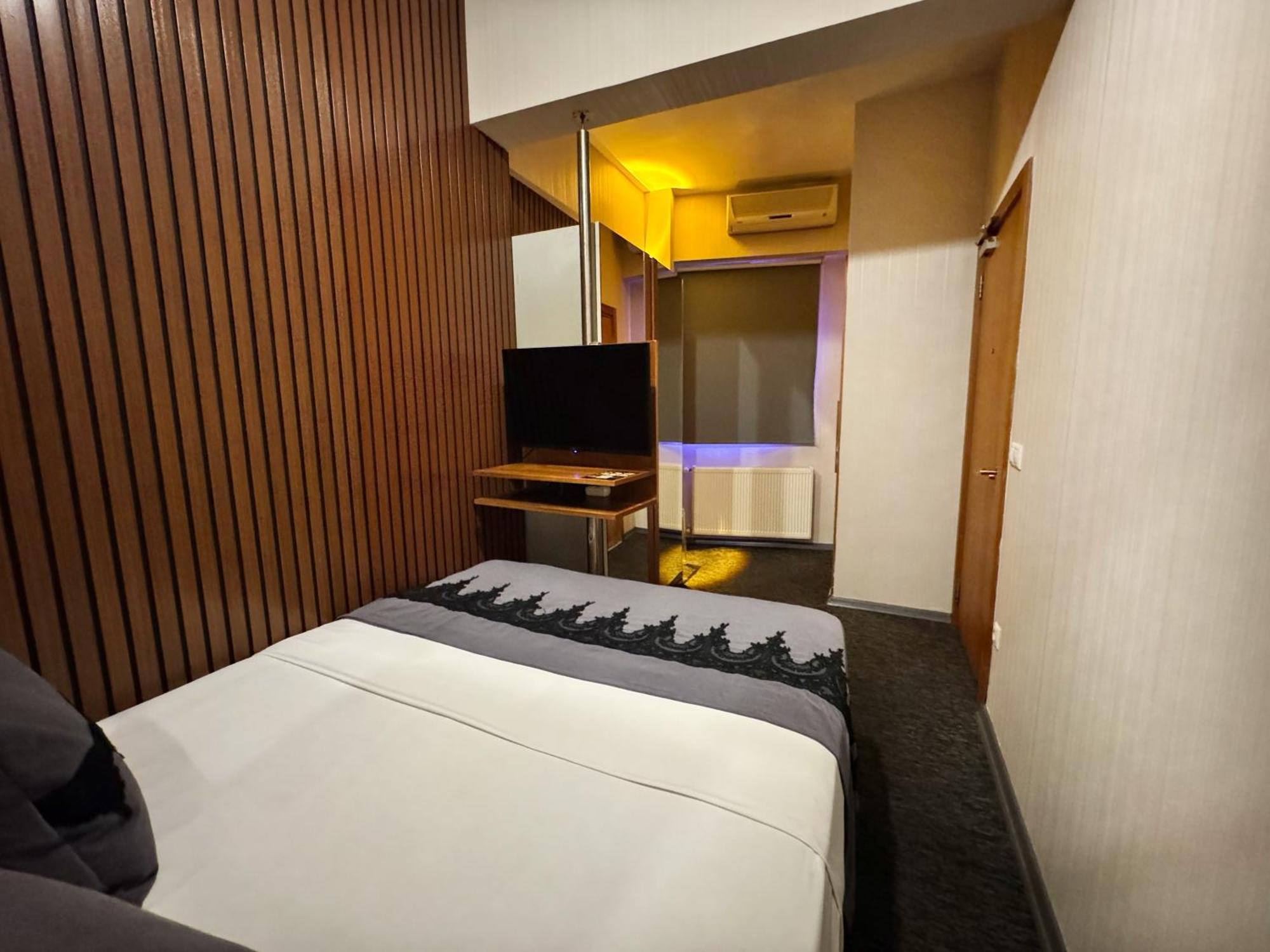 Black Art Otel Istanbul Exterior photo